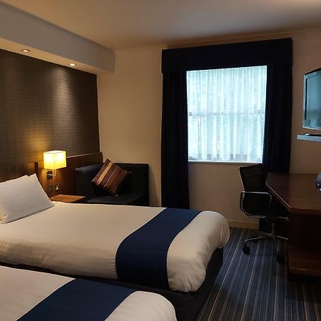 Holiday Inn Express London Gatwick Crawley, An Ihg Hotel Bagian luar foto