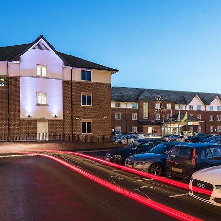Holiday Inn Express London Gatwick Crawley, An Ihg Hotel Bagian luar foto
