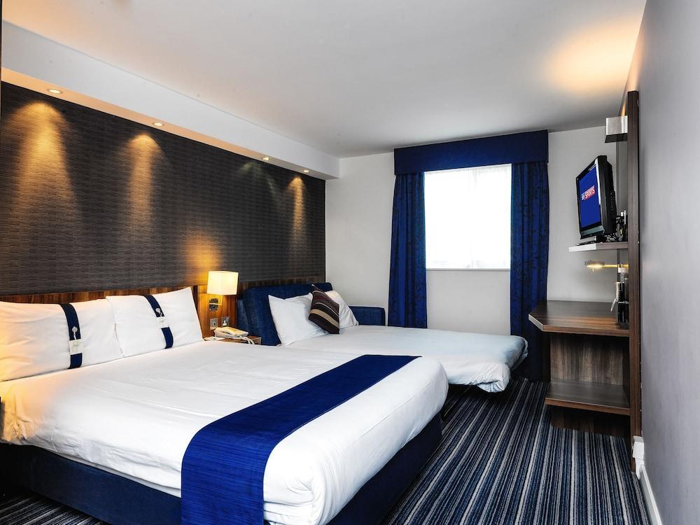 Holiday Inn Express London Gatwick Crawley, An Ihg Hotel Bagian luar foto