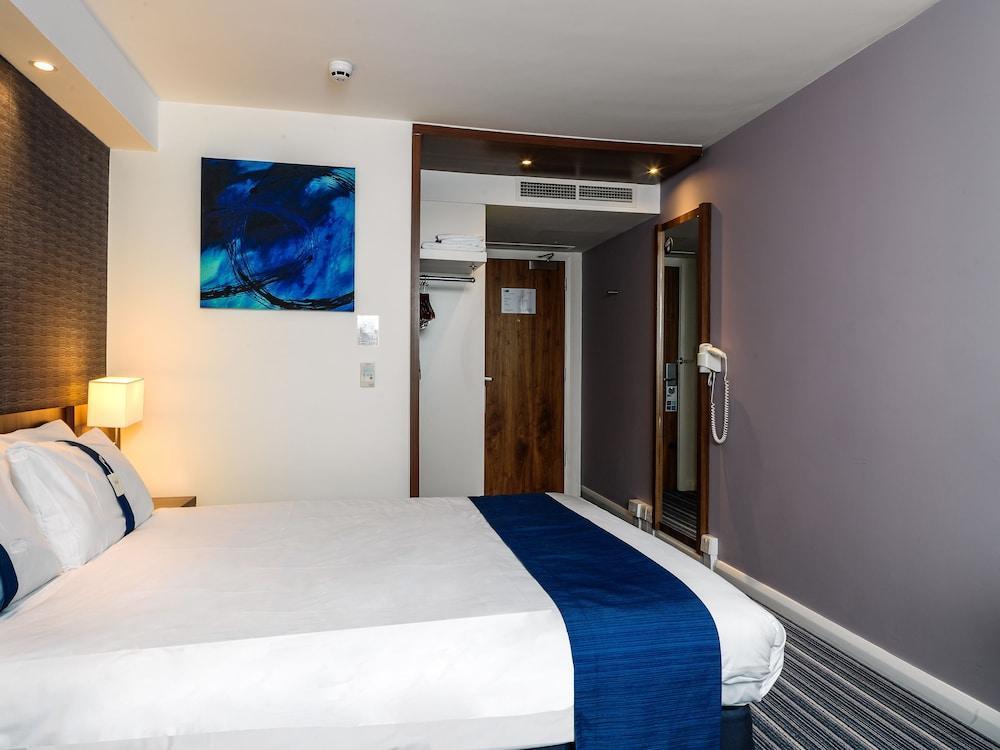 Holiday Inn Express London Gatwick Crawley, An Ihg Hotel Bagian luar foto