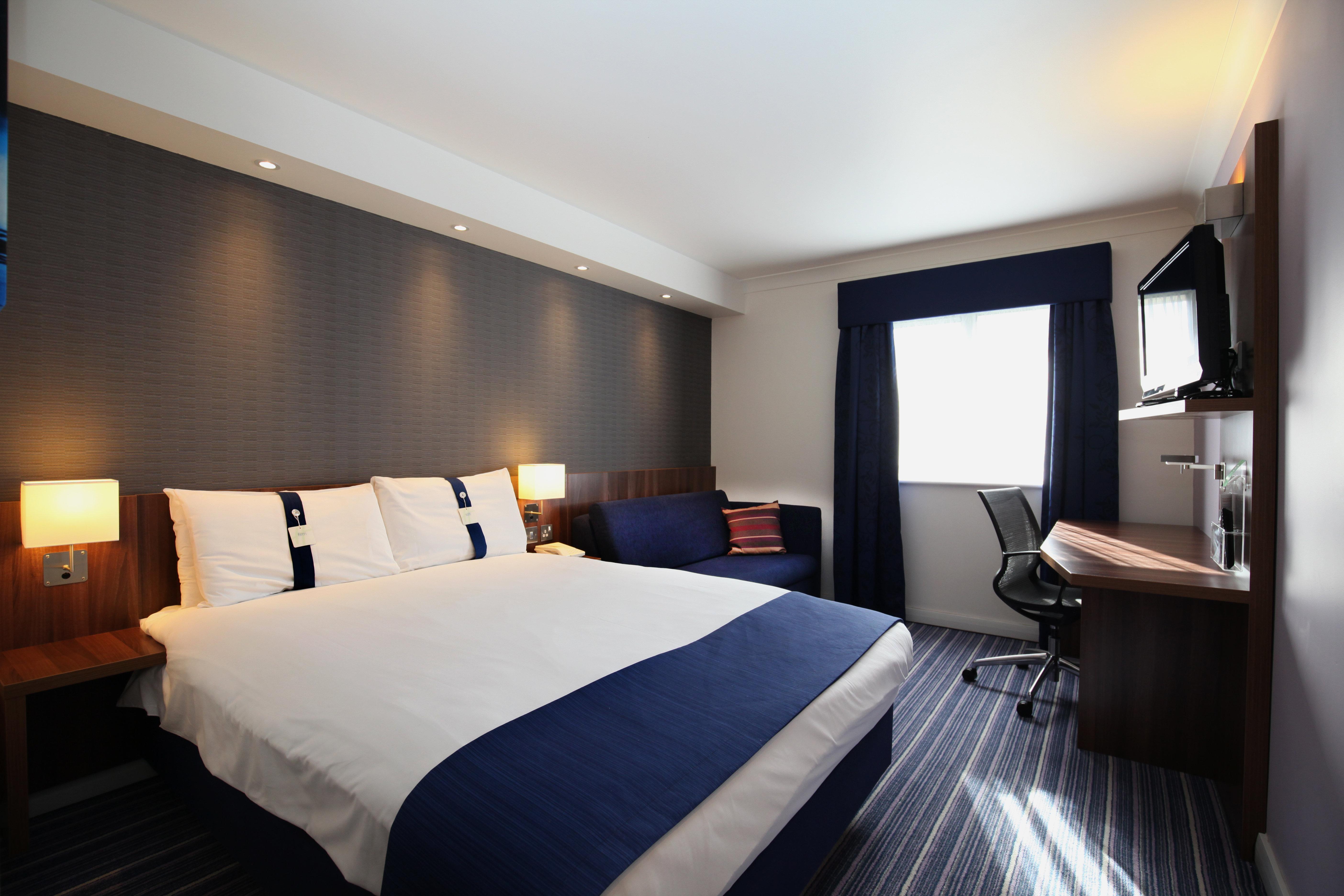 Holiday Inn Express London Gatwick Crawley, An Ihg Hotel Bagian luar foto