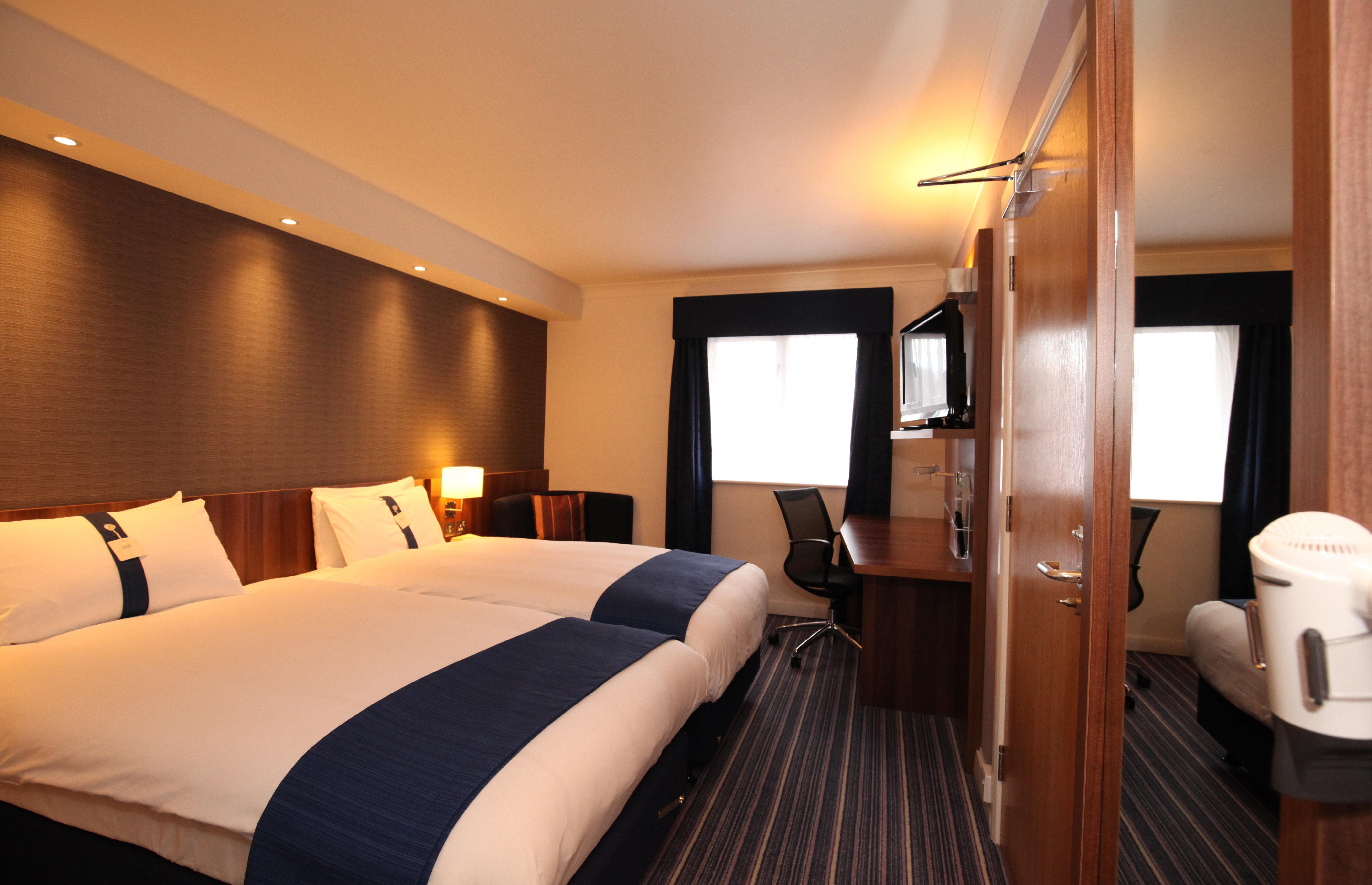 Holiday Inn Express London Gatwick Crawley, An Ihg Hotel Bagian luar foto