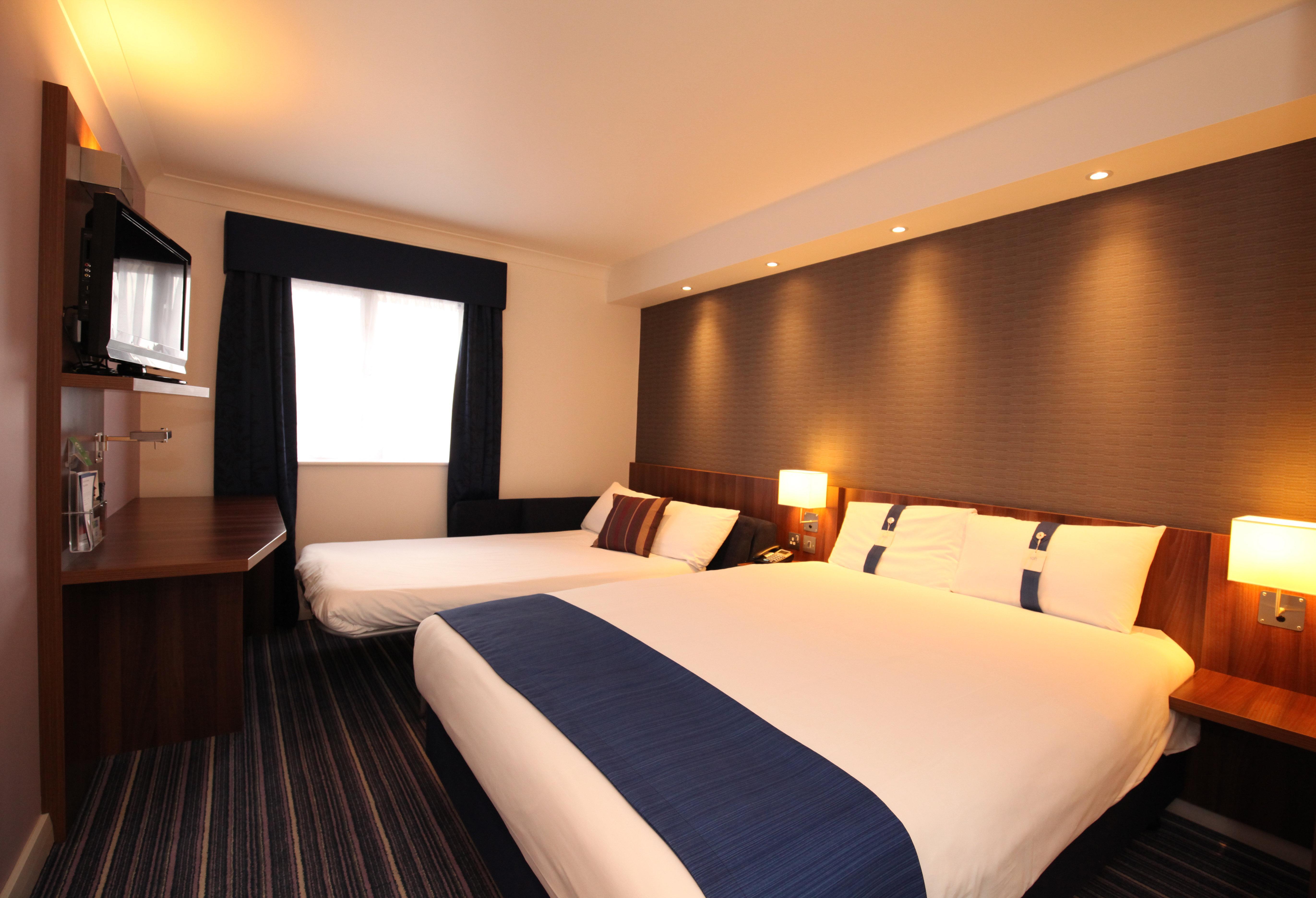 Holiday Inn Express London Gatwick Crawley, An Ihg Hotel Bagian luar foto