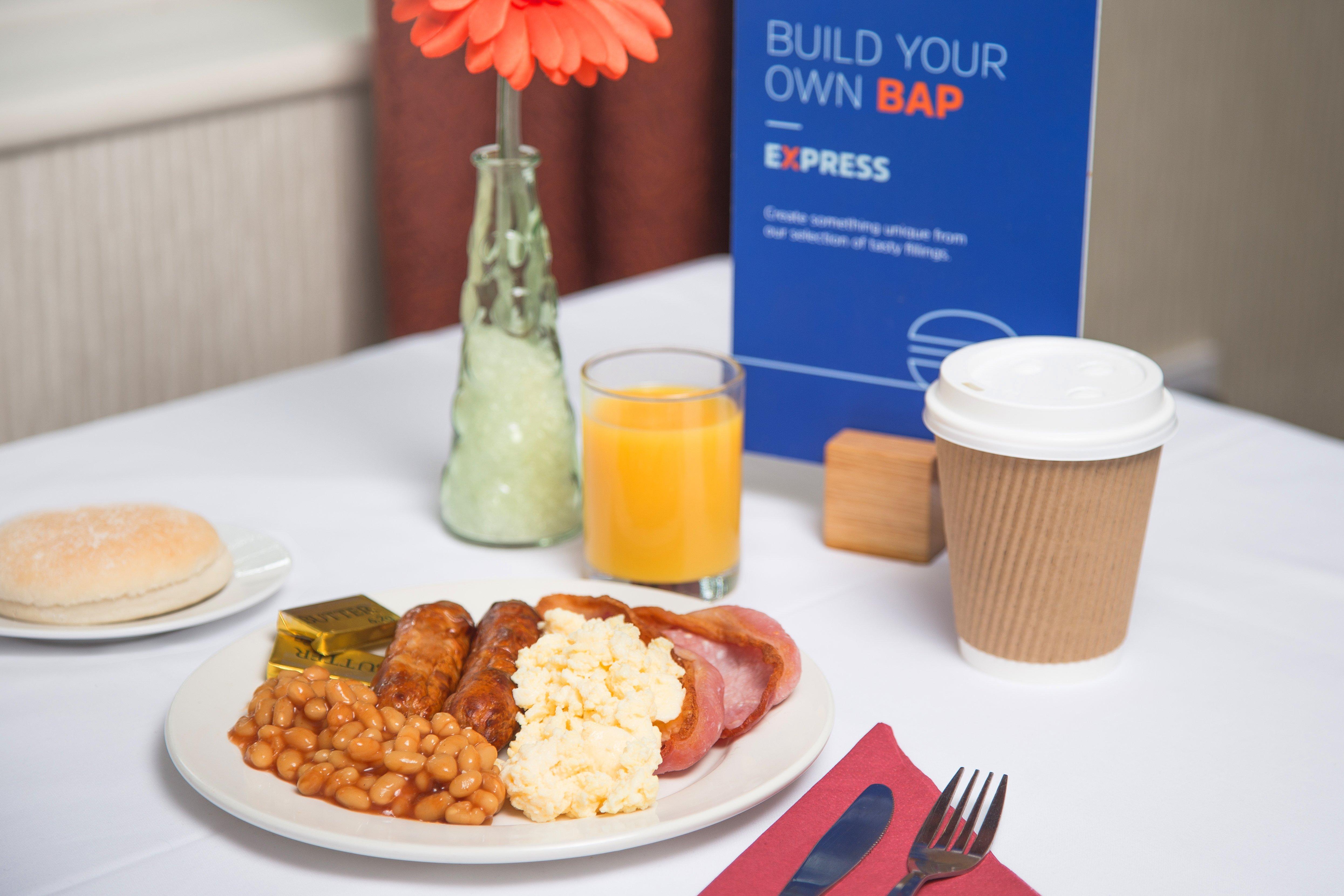 Holiday Inn Express London Gatwick Crawley, An Ihg Hotel Bagian luar foto