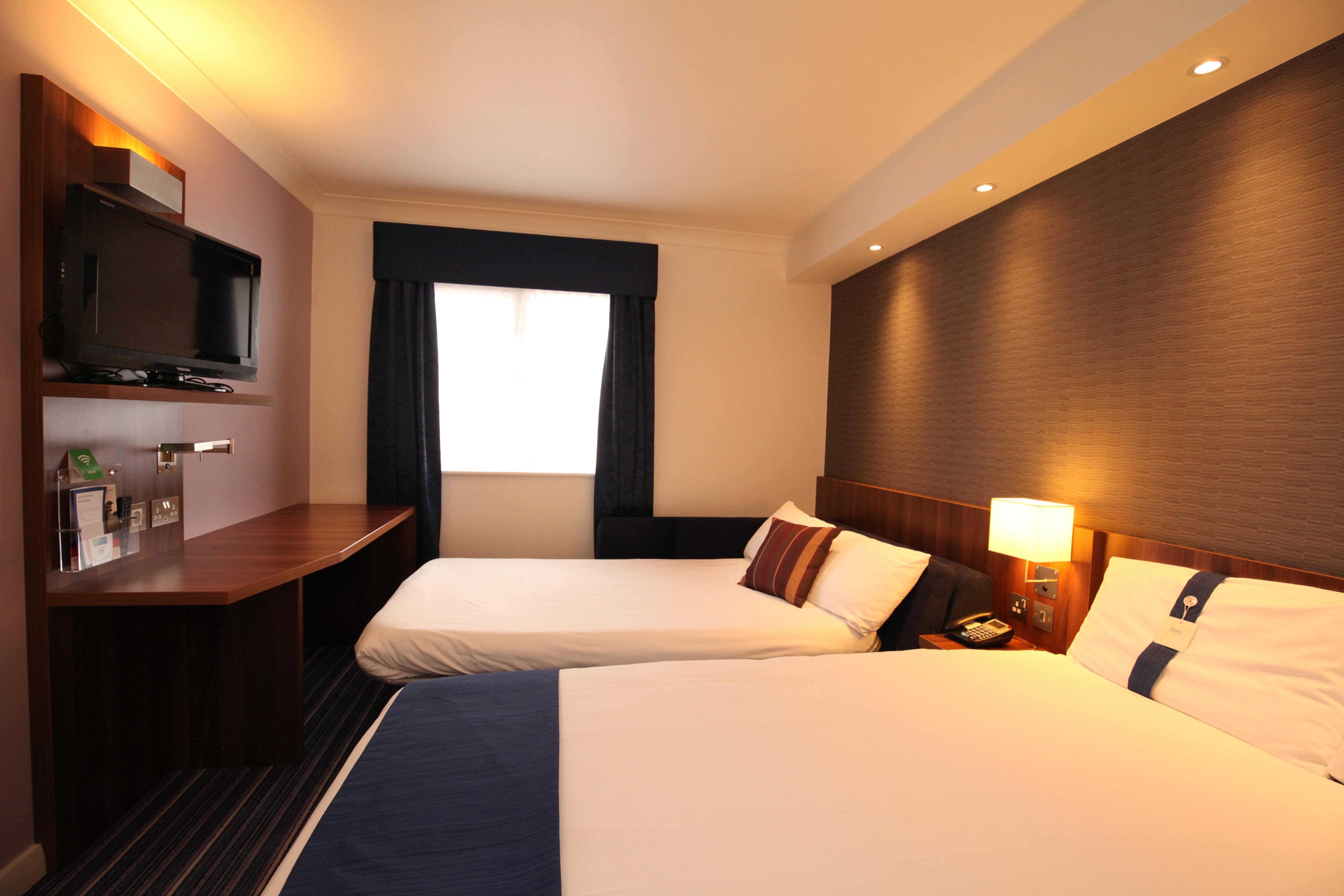 Holiday Inn Express London Gatwick Crawley, An Ihg Hotel Bagian luar foto