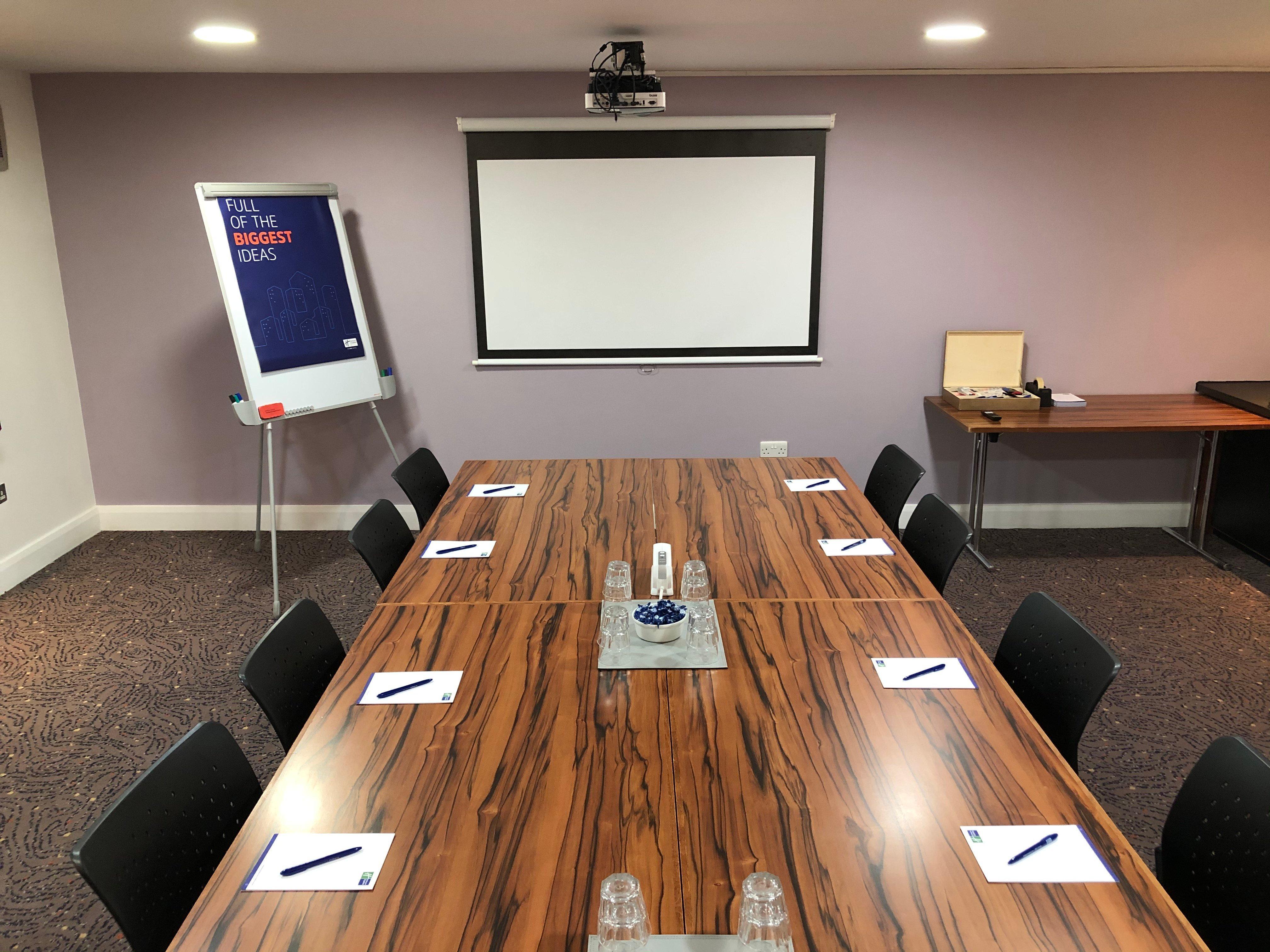 Holiday Inn Express London Gatwick Crawley, An Ihg Hotel Bagian luar foto