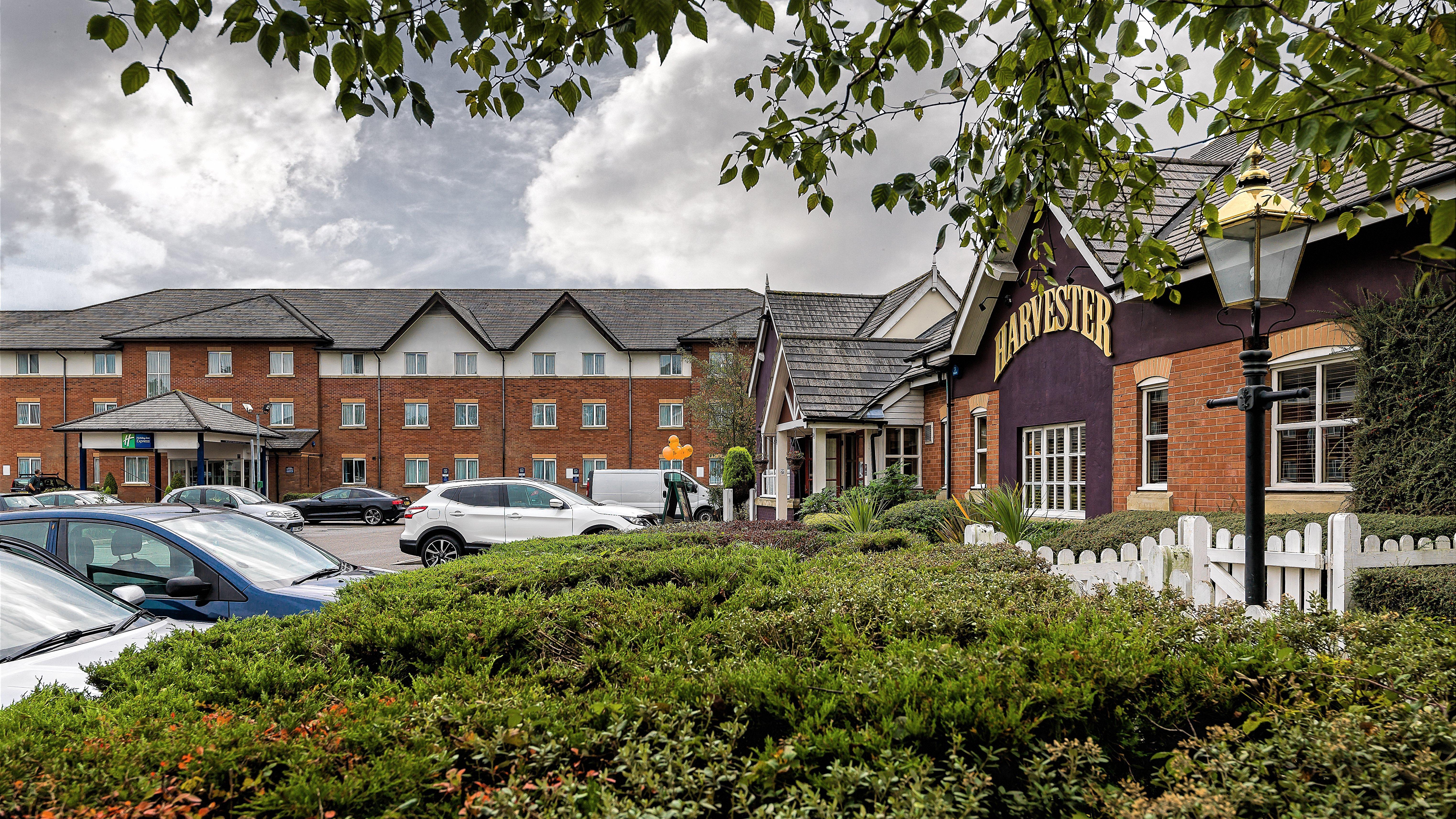 Holiday Inn Express London Gatwick Crawley, An Ihg Hotel Bagian luar foto