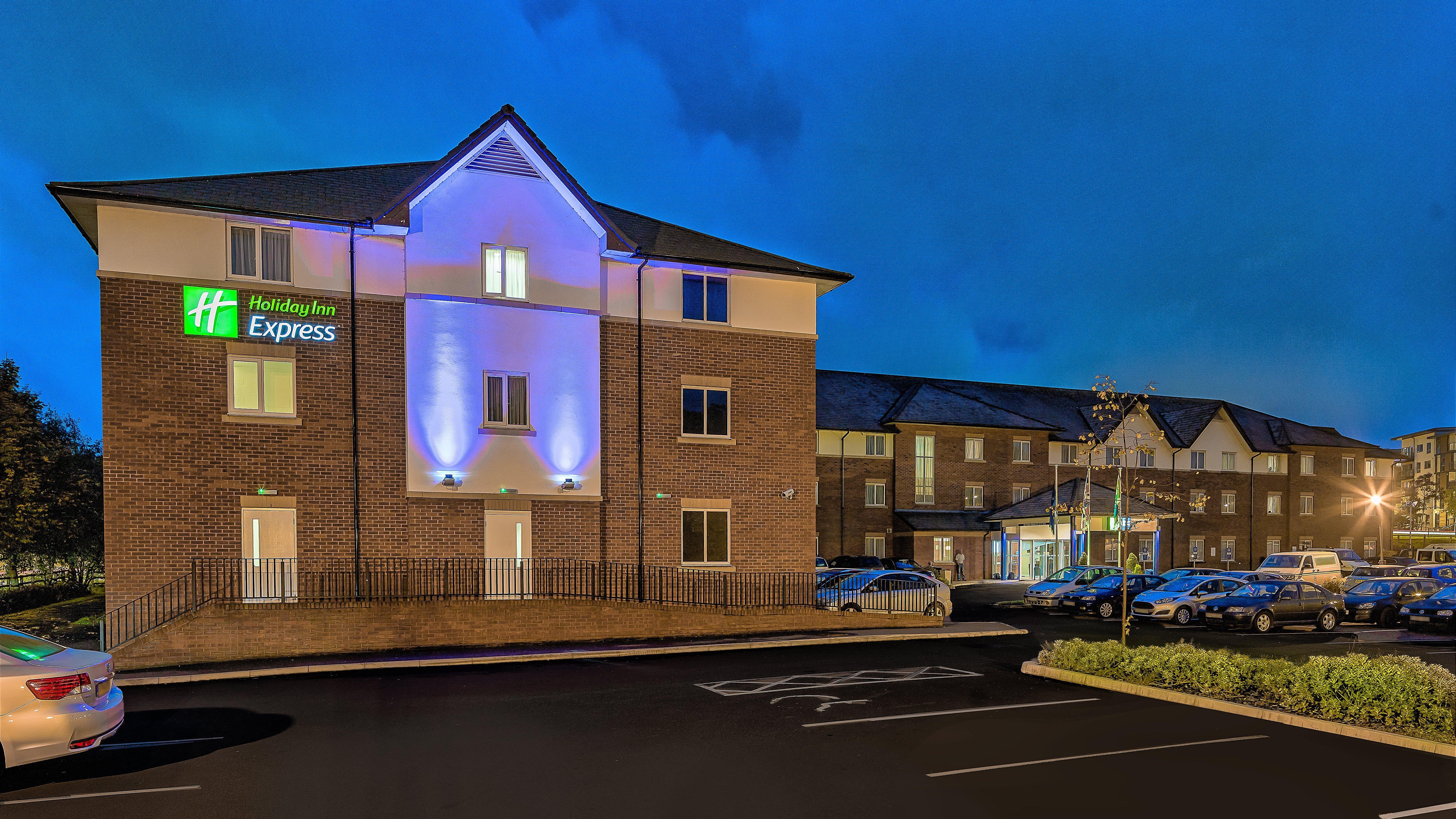 Holiday Inn Express London Gatwick Crawley, An Ihg Hotel Bagian luar foto