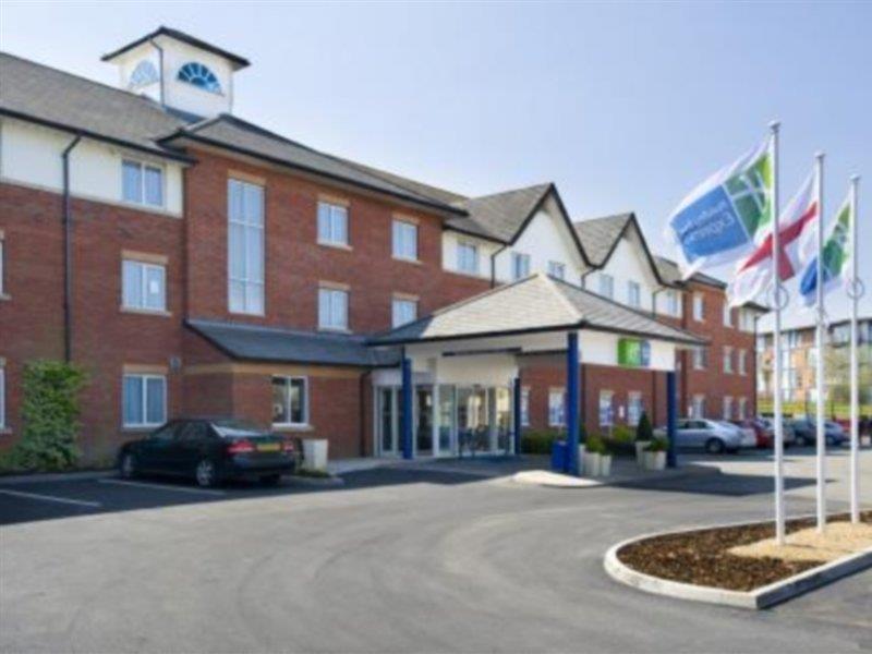 Holiday Inn Express London Gatwick Crawley, An Ihg Hotel Bagian luar foto