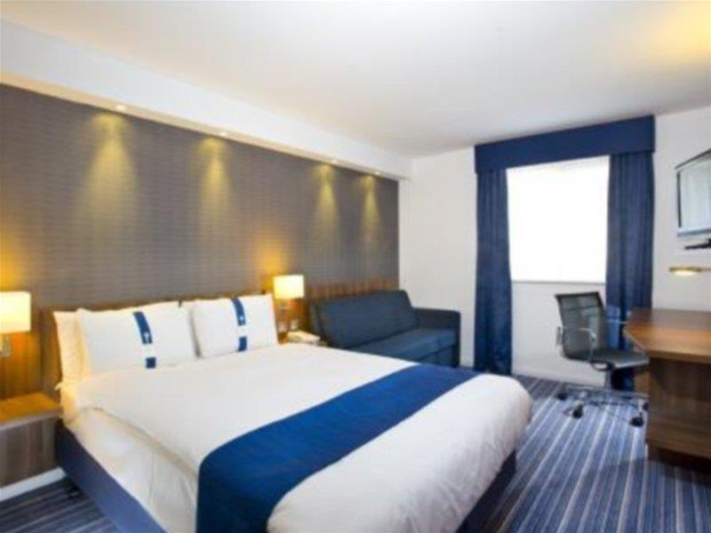 Holiday Inn Express London Gatwick Crawley, An Ihg Hotel Bagian luar foto