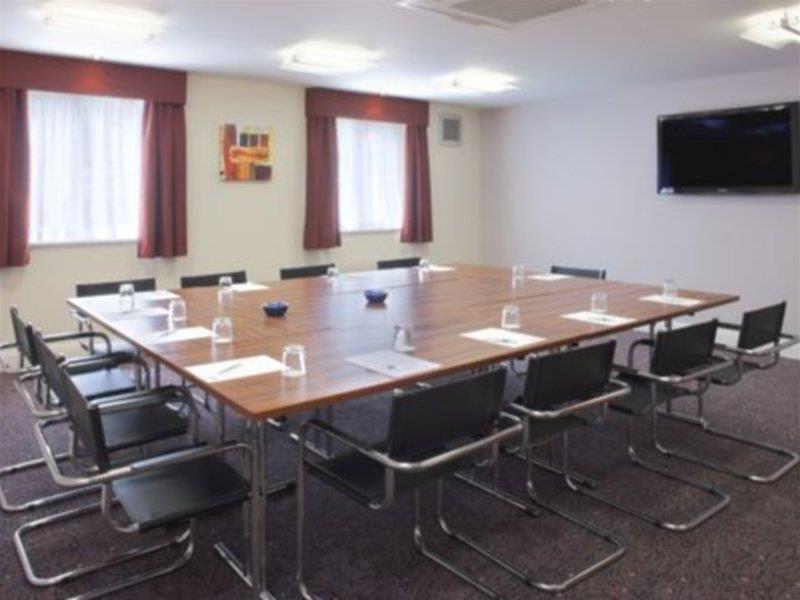Holiday Inn Express London Gatwick Crawley, An Ihg Hotel Bagian luar foto