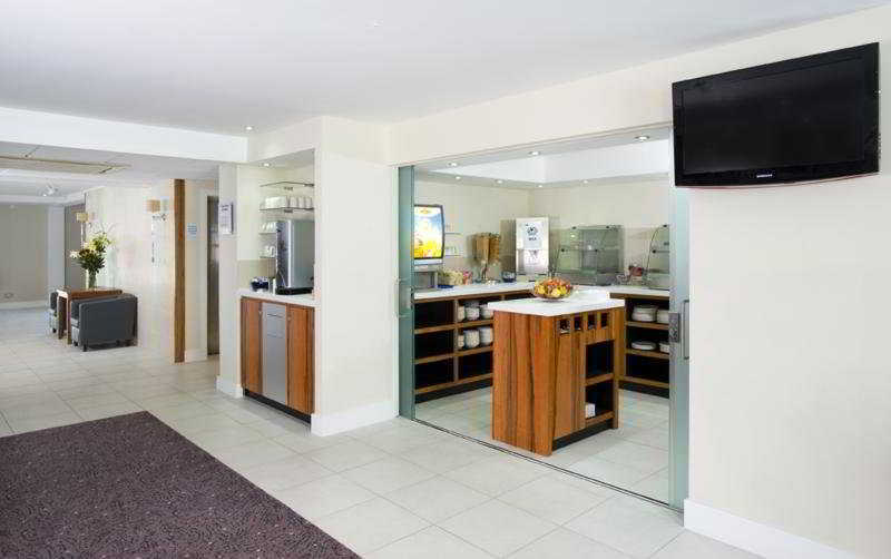 Holiday Inn Express London Gatwick Crawley, An Ihg Hotel Bagian luar foto