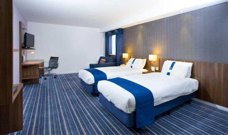 Holiday Inn Express London Gatwick Crawley, An Ihg Hotel Bagian luar foto
